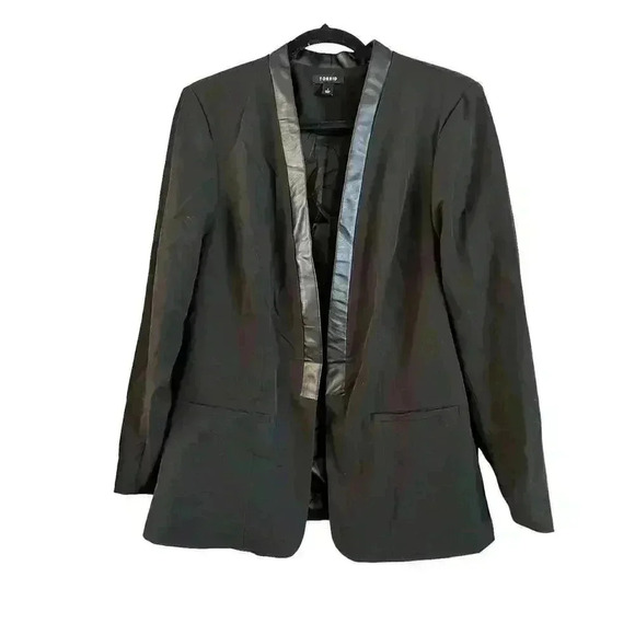torrid Jackets & Blazers - Torrid Black Long Sleeve Shoulder Pads Faux Leather Collar Blazer Size XL (1)